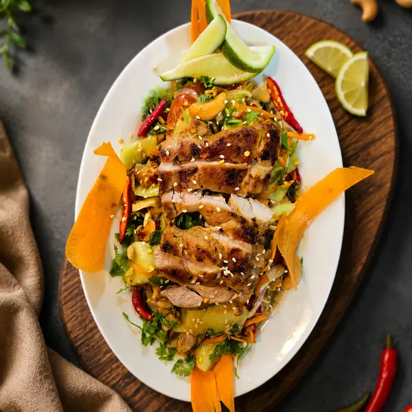 Thai Spicy Cashew Salad